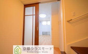1階奥のお部屋へ