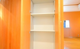 廊下の収納スペース