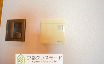 洋室7.8帖の床暖房操作パネル