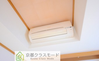 洋室4.9帖のエアコン