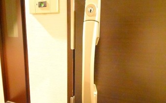 ダブルロックドア