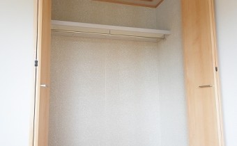Room 8　クローゼット