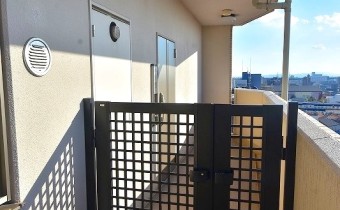玄関ポーチ
