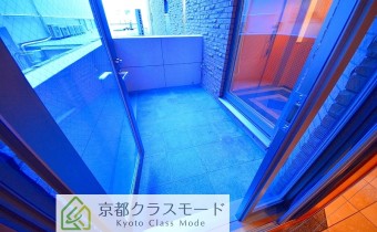 玄関横バルコニー