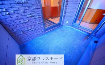 玄関横バルコニー・別アングル