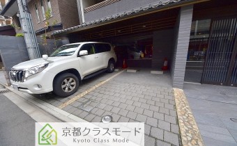 敷地内ガレージ