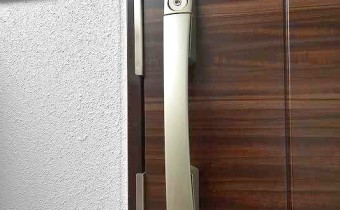 ダブルロック玄関ドア