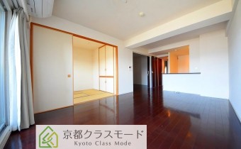 シックな室内空間♪カウンターキッチンタイプのリビングダイニング！