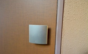ダブルロック玄関ドア