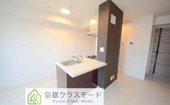 アイランドタイプのカウンターキッチンがお洒落なリビングです♪