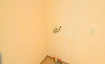 新しい独立洗面台が入る予定です。