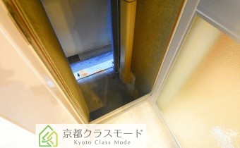 脱衣所から外に出られます