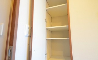 キッチン横の収納