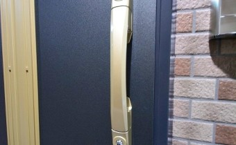 ダブルロック玄関ドア