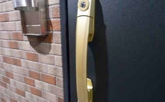 ダブルロック玄関ドア