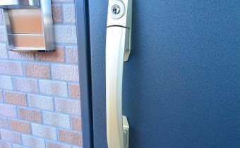 ダブルロック玄関ドア