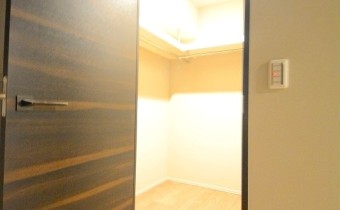 ウォークインクローゼット①