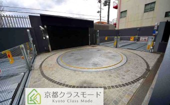 敷地内ガレージ