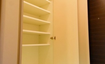 シューズBOX　※室内写真は同マンション内の113号室のものです。