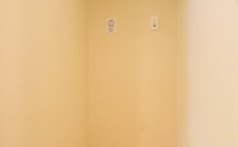 洗濯機置場　※室内写真は同マンション内の113号室のものです。