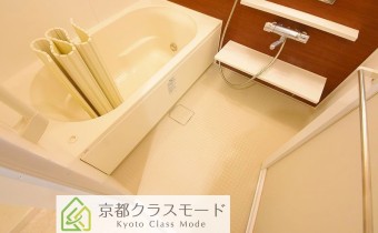 バスルーム　※室内写真は同マンション内の113号室のものです。