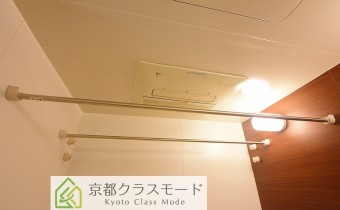 浴室乾燥機　※室内写真は同マンション内の113号室のものです。