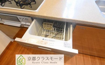 食洗機　※室内写真は同マンション内の113号室のものです。