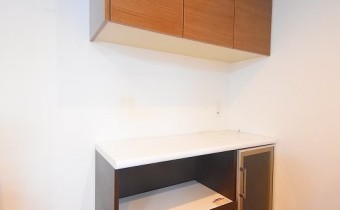 キッチン収納　※室内写真は同マンション内の113号室のものです。