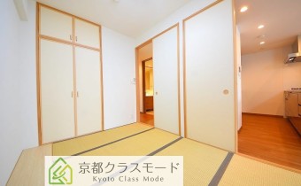和室 ※室内写真は同マンション内の113号室のものです。