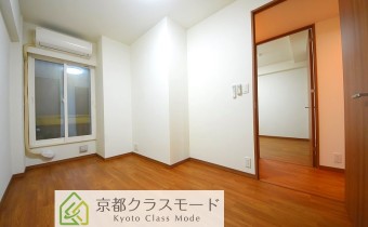 Room 　※室内写真は同マンション内の113号室のものです。