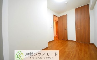 Room 　※室内写真は同マンション内の113号室のものです。