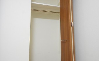 クローゼット　※室内写真は同マンション内の113号室のものです。