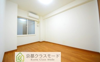 Room 　※室内写真は同マンション内の113号室のものです。