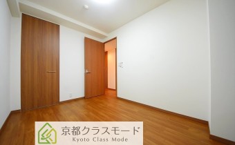 Room 　※室内写真は同マンション内の113号室のものです。