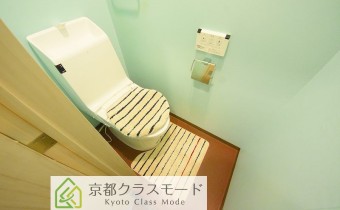 ウォシュレットトイレ　※室内写真は同マンション内の101号室のものです。