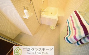 バスルーム　※室内写真は同マンション内の101号室のものです。