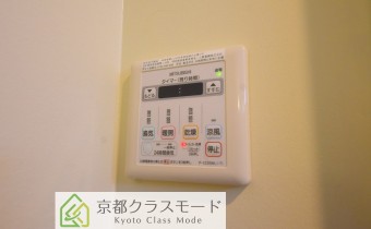 浴室乾燥機コントローラー　※室内写真は同マンション内の101号室のものです。