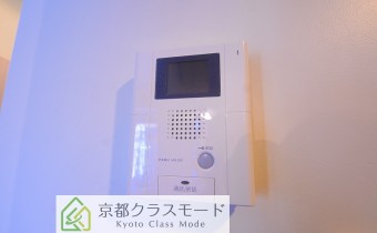 TVドアホン　※室内写真は同マンション内の101号室のものです。