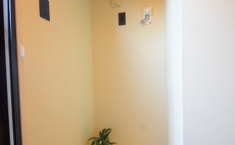 洗濯機置場　※室内写真は同マンション内の101号室のものです。