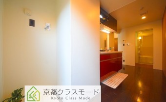 キッチンスペース　※室内写真は同マンション内の101号室のものです。