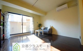 ※室内写真は同マンション内の101号室のものです。