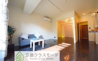 ※室内写真は同マンション内の101号室のものです。