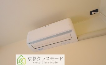 エアコン　※室内写真は同マンション内の101号室のものです。