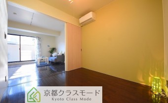 ※室内写真は同マンション内の101号室のものです。