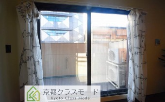 バルコニー　※室内写真は同マンション内の101号室のものです。