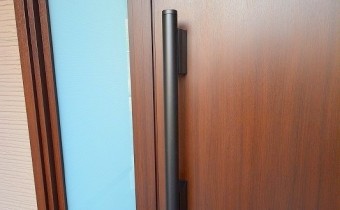 ダブルロック玄関ドア