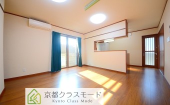 「ペット飼育相談可（小型犬2匹迄）」の綺麗な一戸建てです。