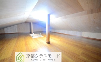 屋根裏収納スペース