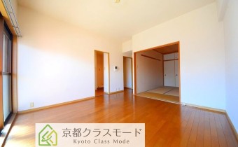 「独立キッチン」タイプのリビングダイニング♪「南向き」で日当たり良好です！
