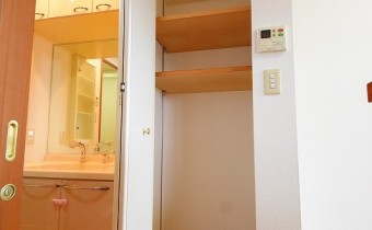 ※室内写真は同マンション内・別タイプの参考画像となります。